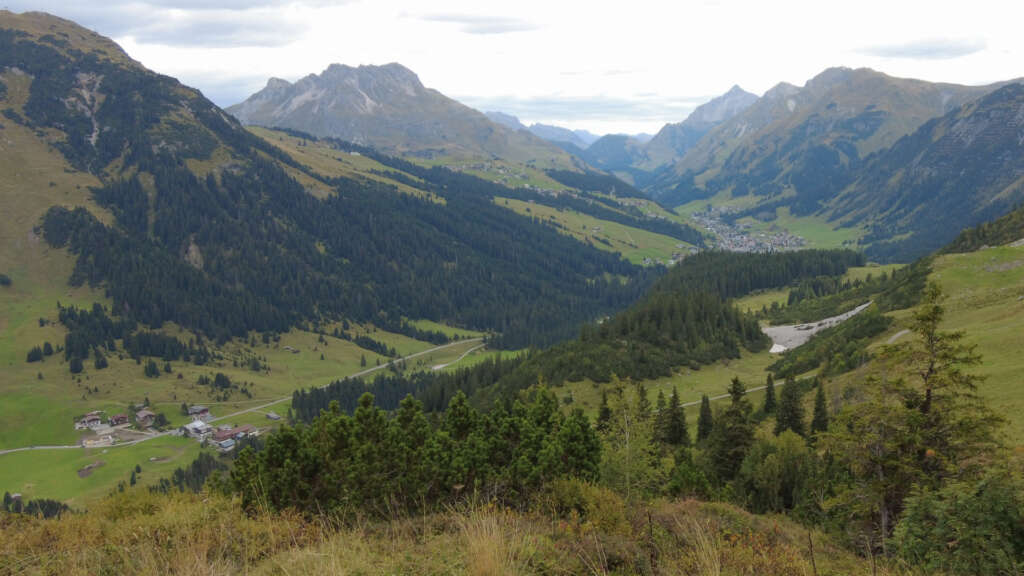 Ausblick Auf Zug Und Lech Am Arlberg