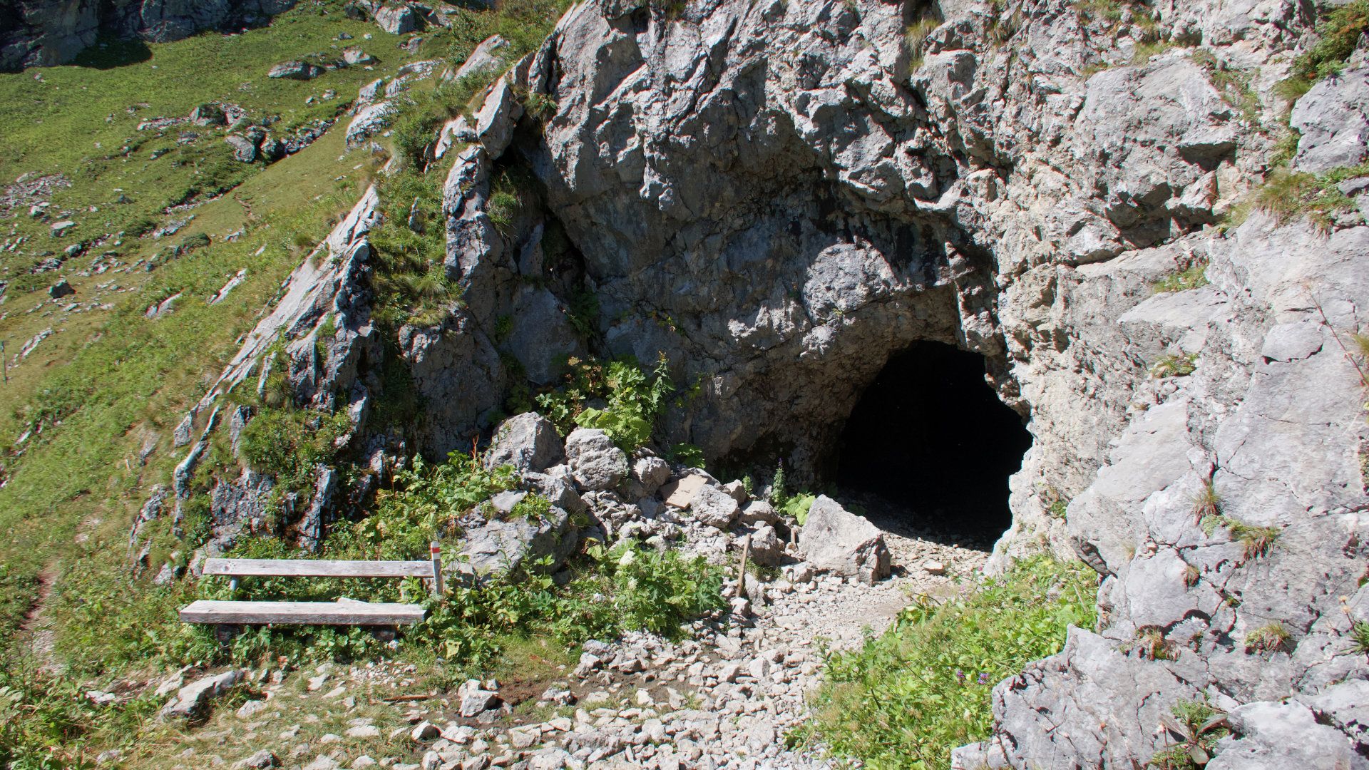 Höhle Am Zürser See